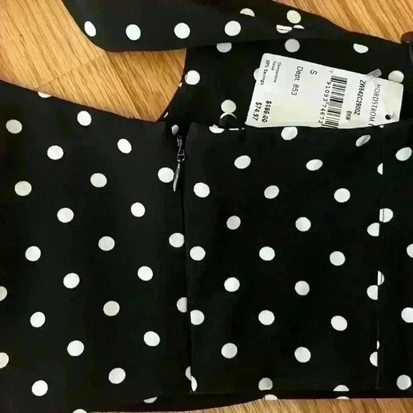 NWT CINQ A’ SEPT ON SHOULDER CROP TOP - Picture 5 of 6